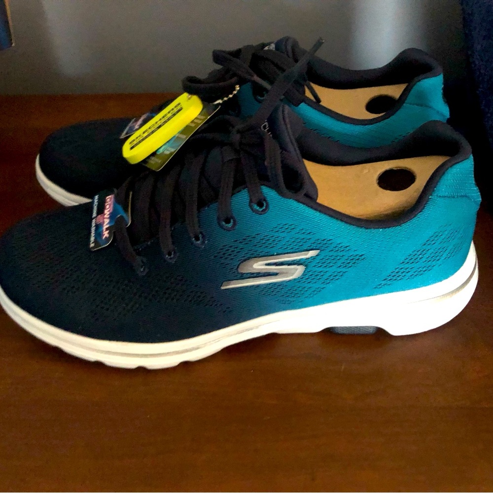 Skechers GoWalk Navy/Aqua ombré athletic shoes. New in box